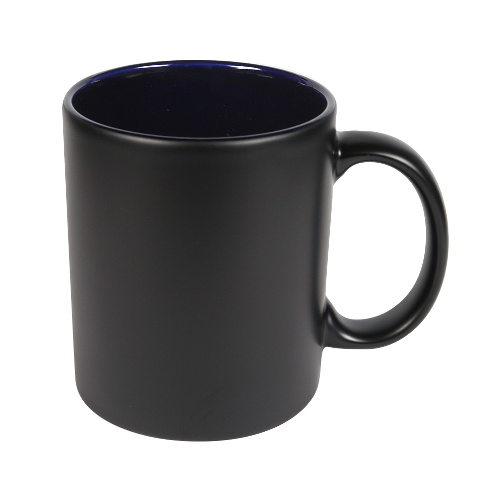 Tasse schwarz mit cobaltblauer Innenseite 