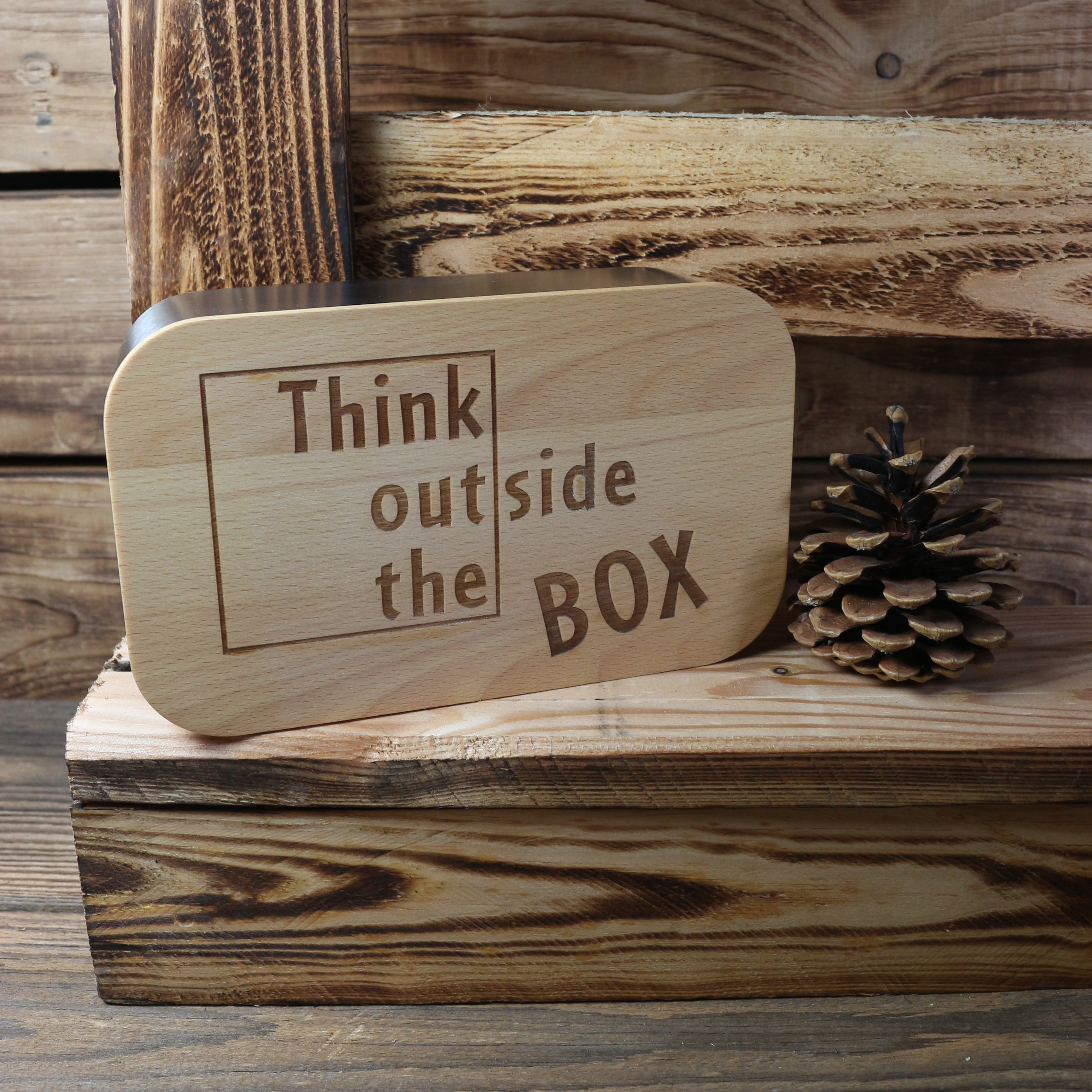 Vesperdose mit Gummiband  "Think outside the box"