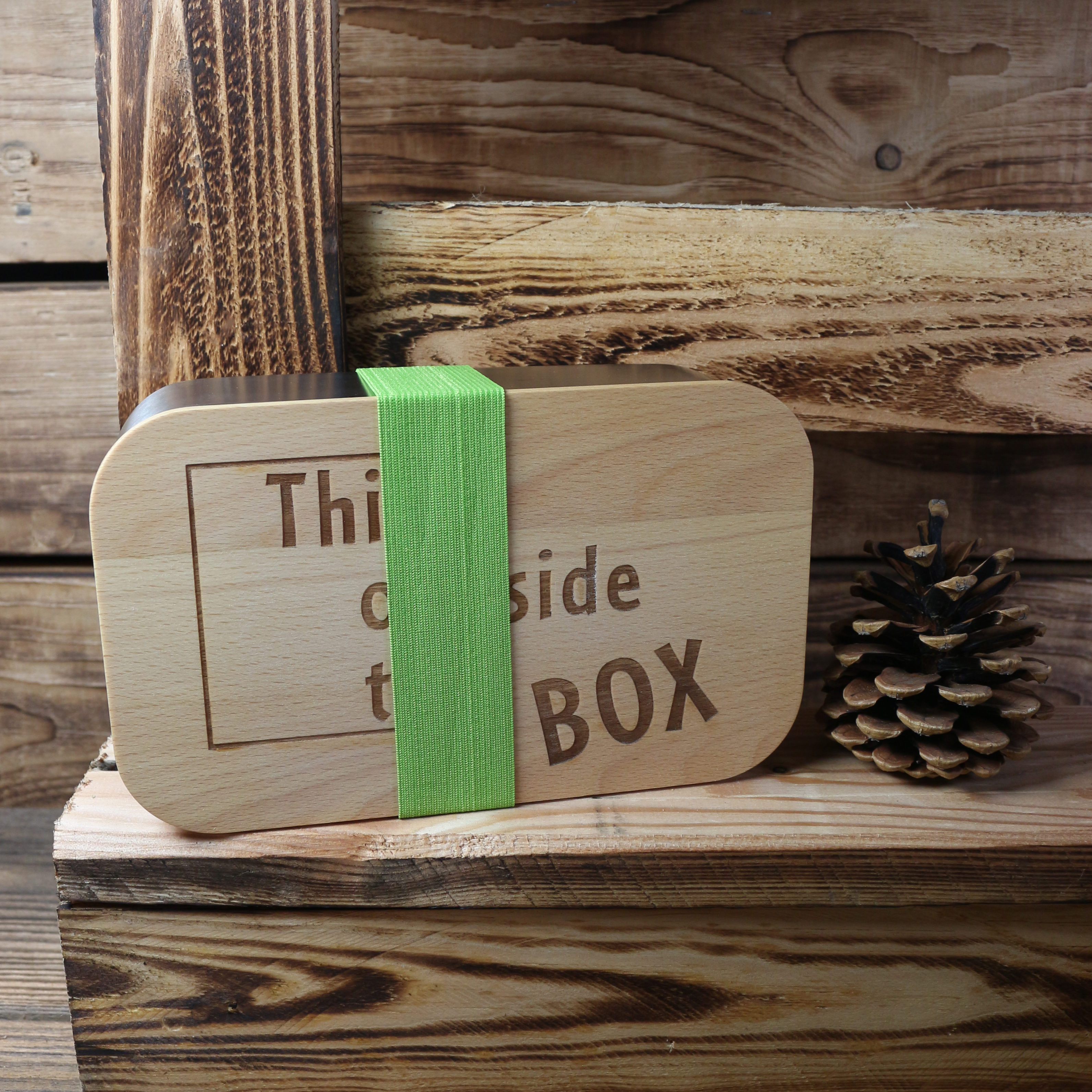 Vesperdose mit Gummiband  "Think outside the box"