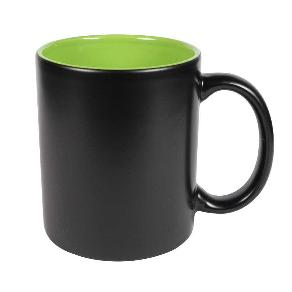 Tasse schwarz mit grüner Innenseite