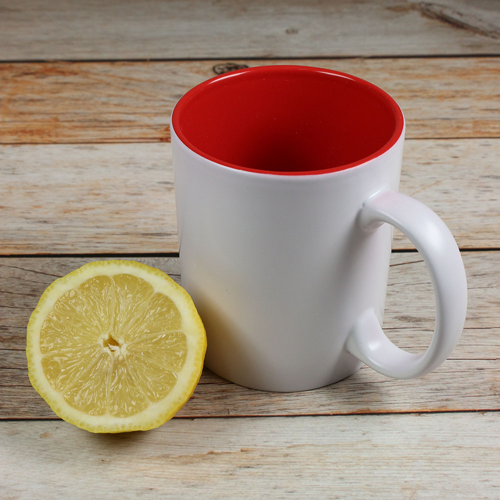 Tasse weiß mit roter Innenseite